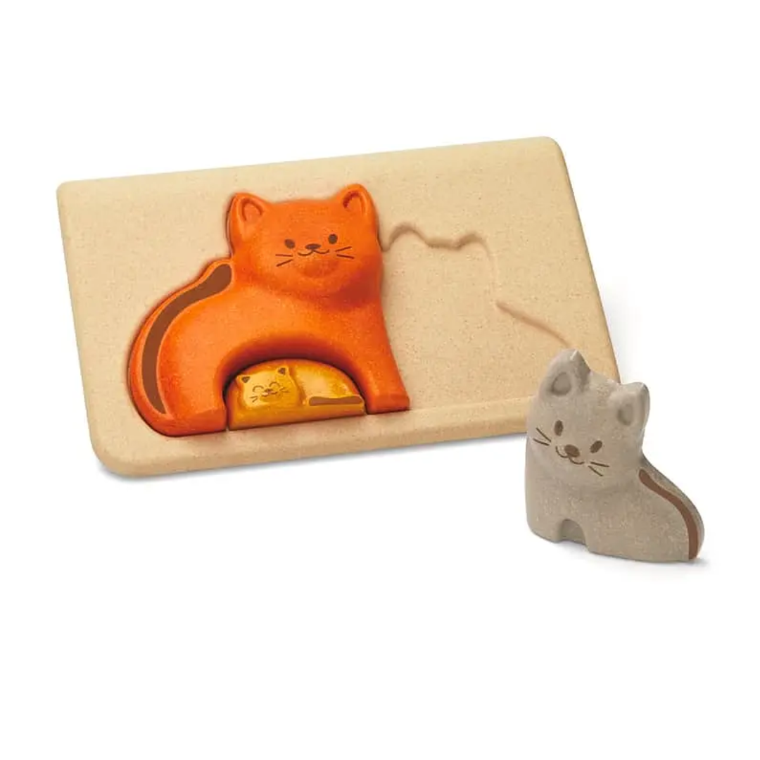 Kattpussel i trä från PlanToys med charmiga kattmotiv för barn från 18 månader