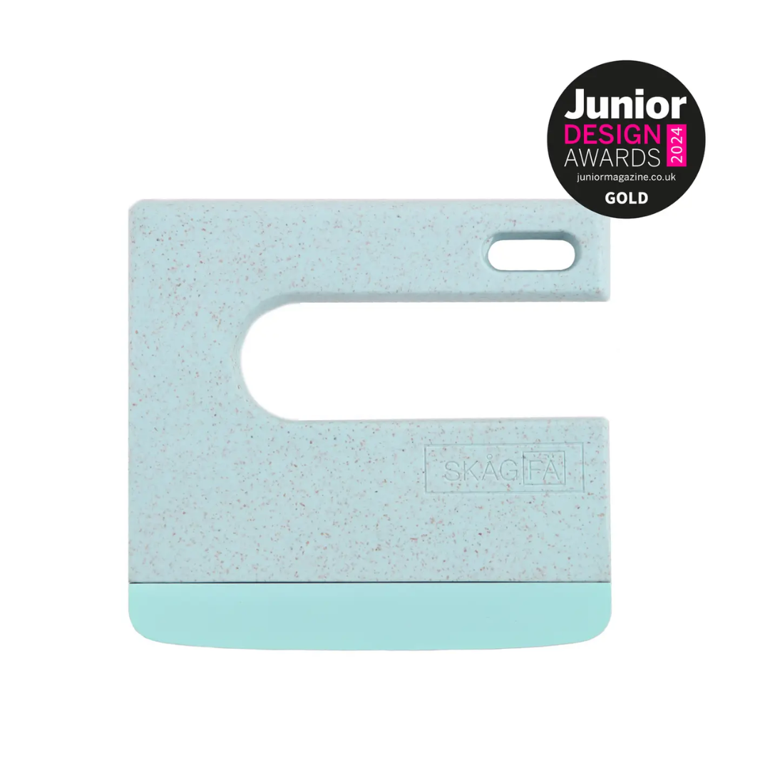 Blå barnkniv i trä från SKÅGFÄ – ergonomisk och säker för barn