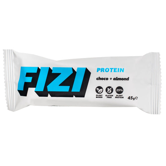 FIZI CHOCO + ALMOND är en proteinbar med ett krämigt mandelcenter